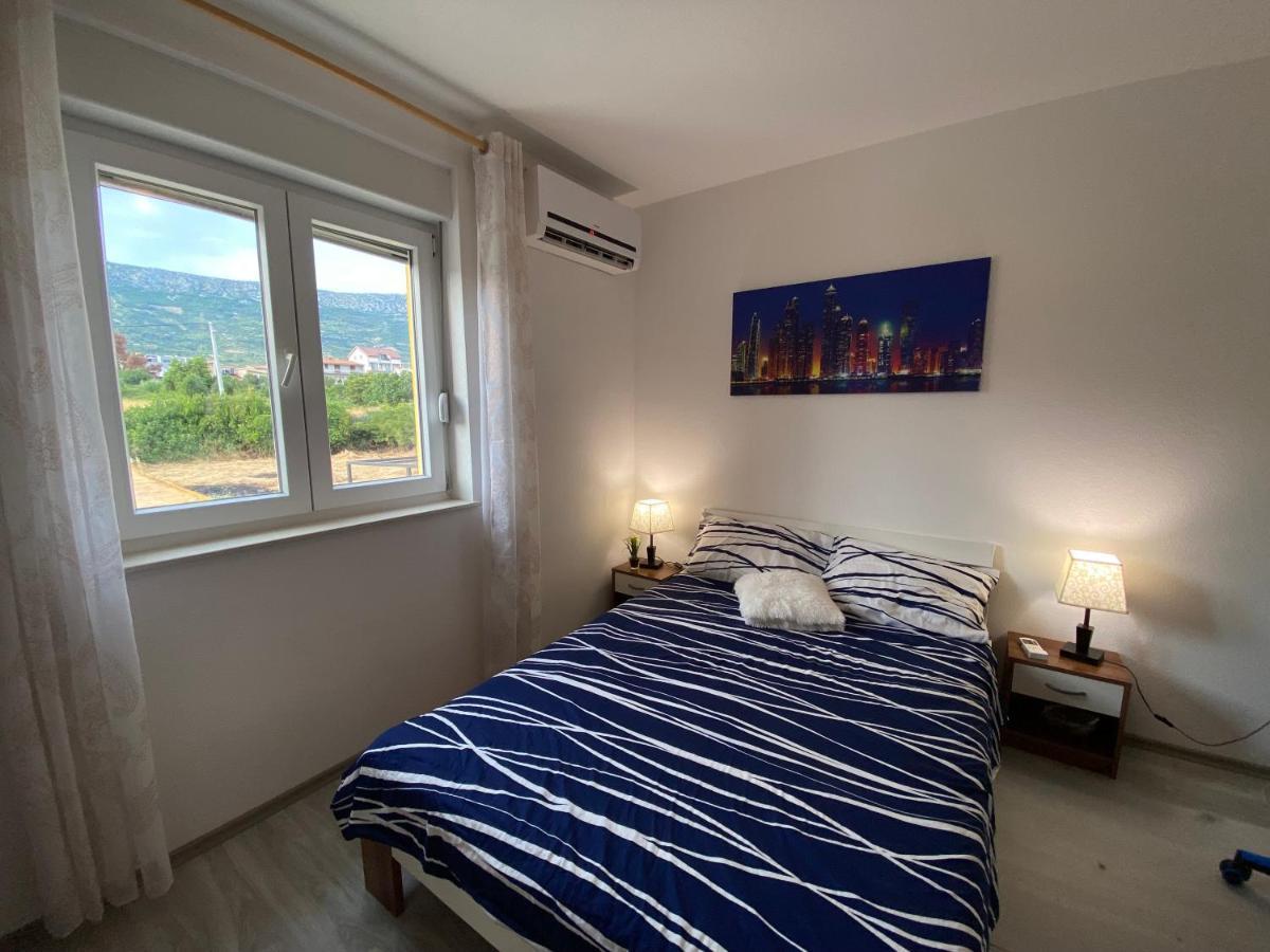 Spacious Apartment Close To The Sea In Split Area Каштела Экстерьер фото