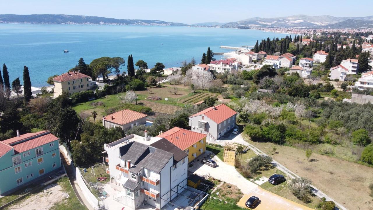 Spacious Apartment Close To The Sea In Split Area Каштела Экстерьер фото